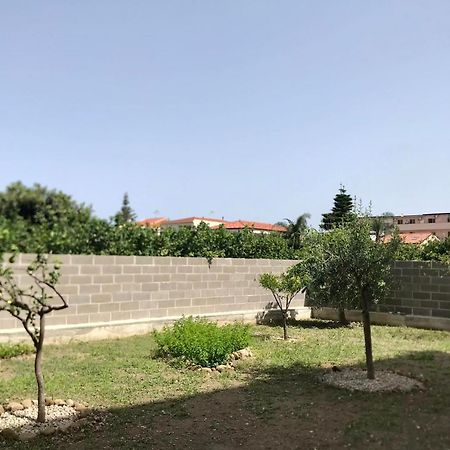 La Brisa Aparthotel Capo d'Orlando Bagian luar foto