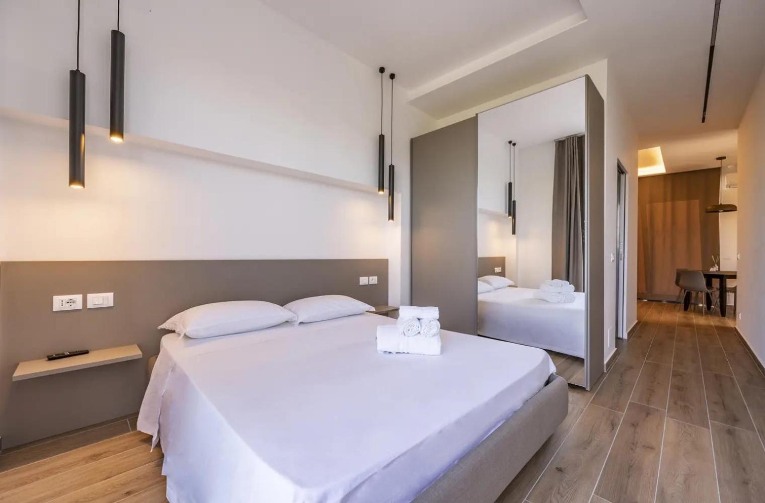 La Brisa Aparthotel Capo d'Orlando Bagian luar foto