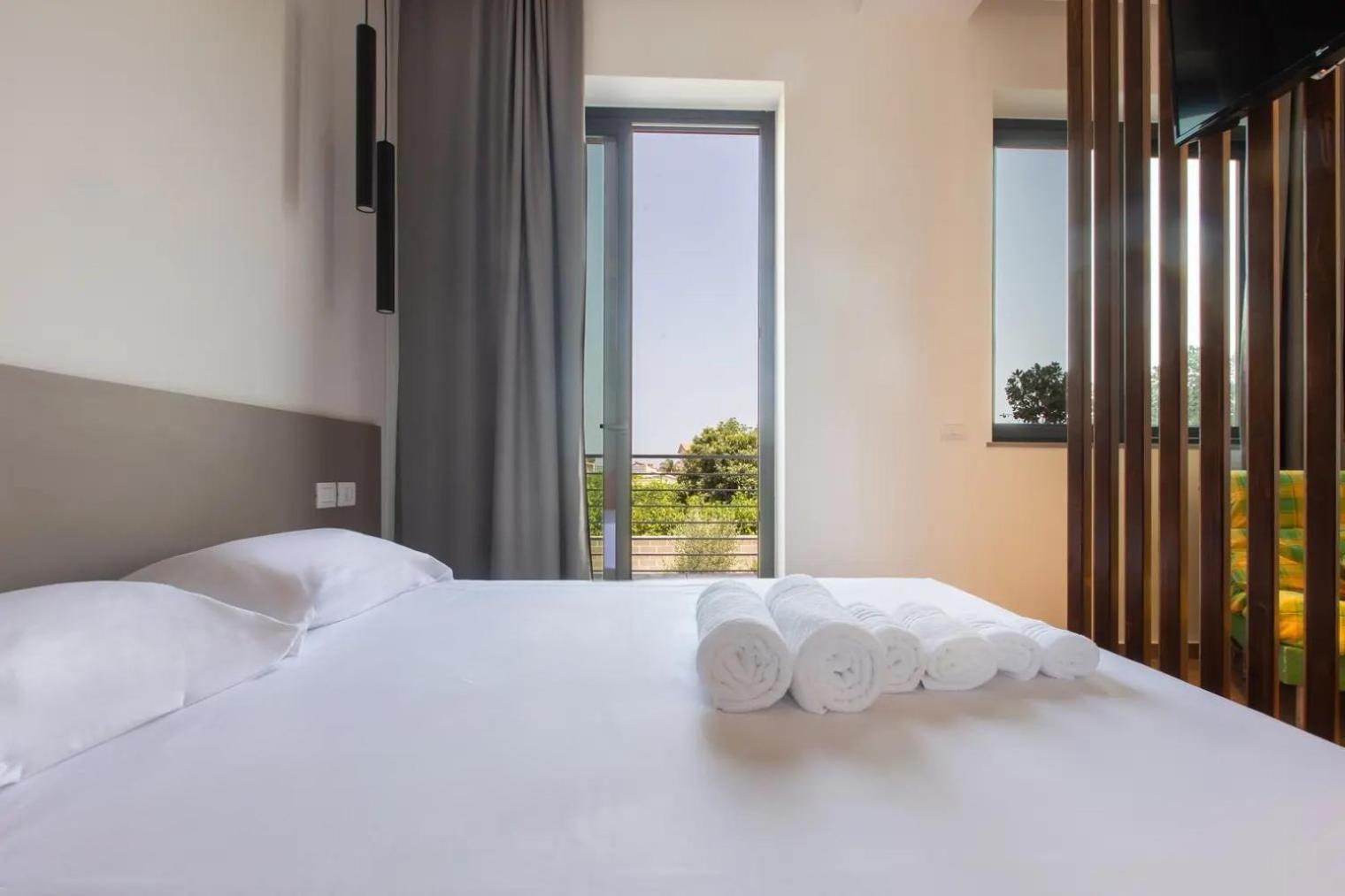 La Brisa Aparthotel Capo d'Orlando Bagian luar foto