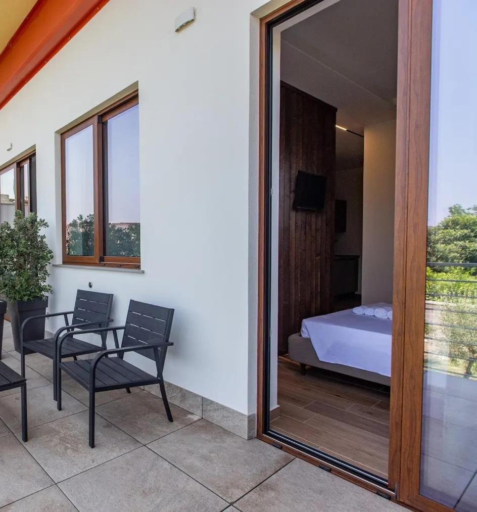 La Brisa Aparthotel Capo d'Orlando Bagian luar foto